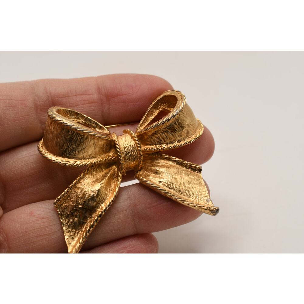 Vintage Gay Boyer Gold Tone Bow Brooch Textured Ribbon Signed - Picture 9 of 11